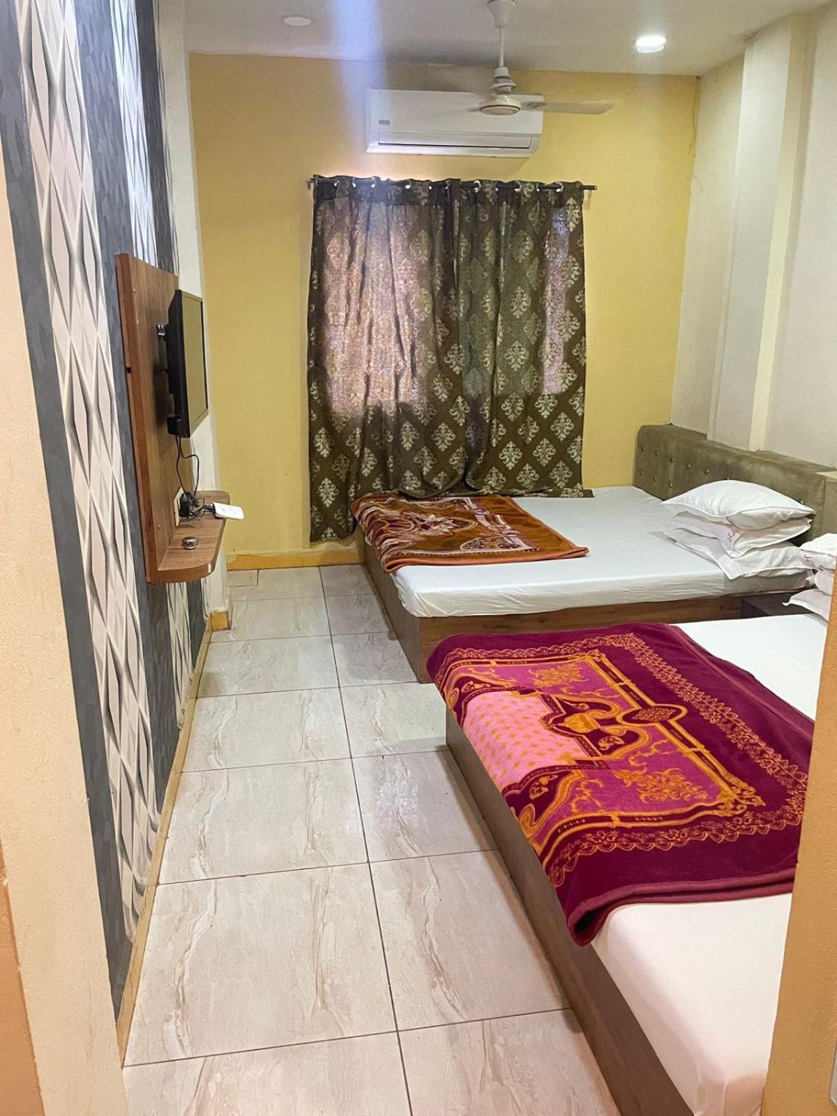 Hotel Amritam Inn Ujaim Exterior foto
